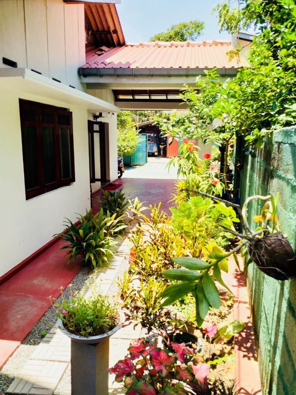 Hikkaduwa Family Inn Exterior foto