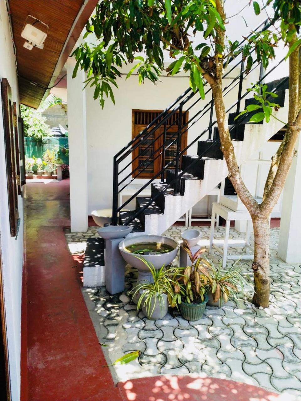 Hikkaduwa Family Inn Exterior foto